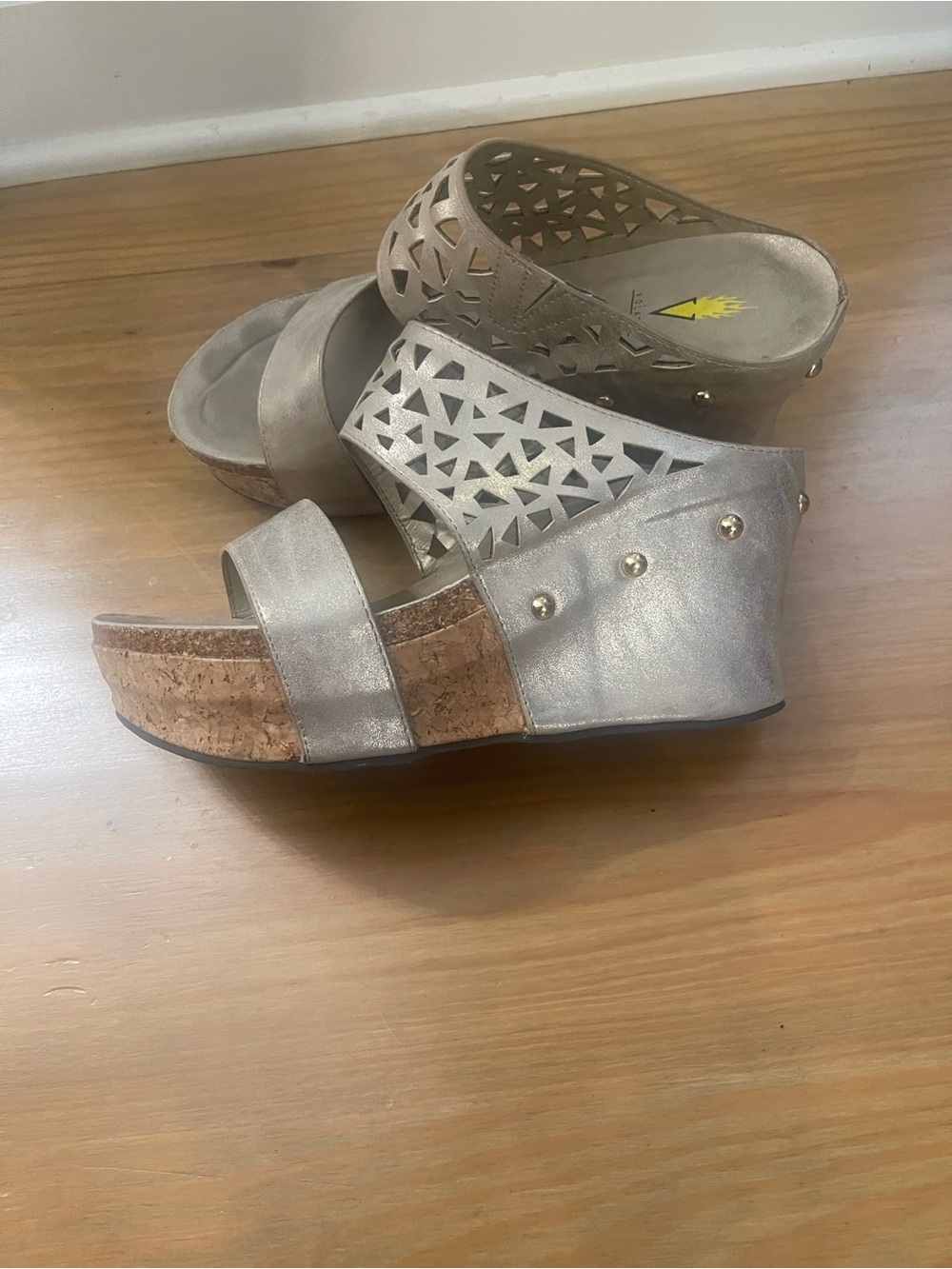 Volatile Metallic Cream Open-Toe Slide Sandals